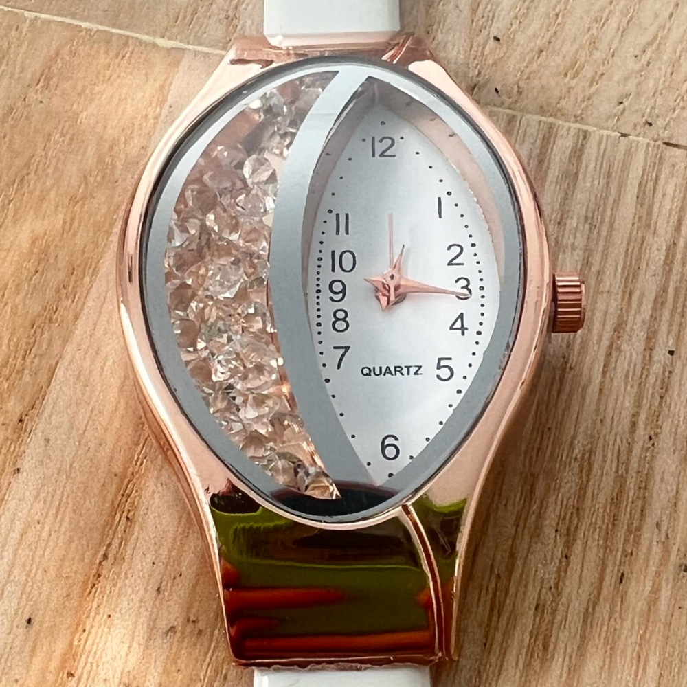 Unbranded ladies rose gold tone white fashion watch NEW BATTERY